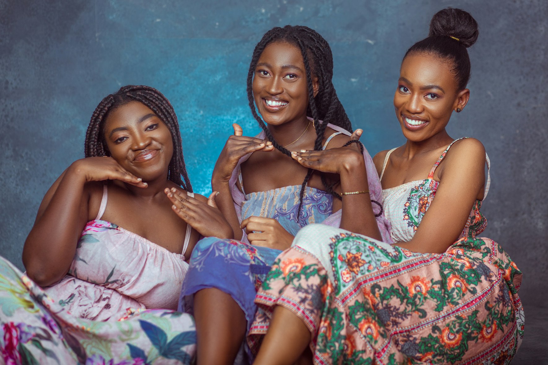 Femmes Bamilékés du Canada souriantes de la communauté